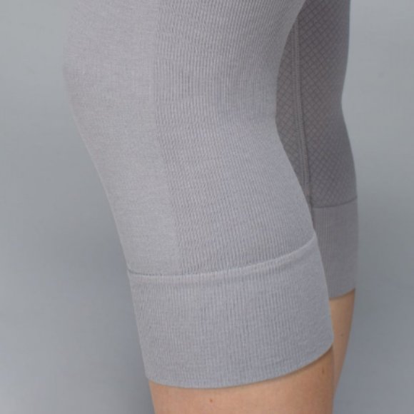 LULULEMON SEAMLESSLY STREET CROP LEGGINGS - Picture 5 of 12